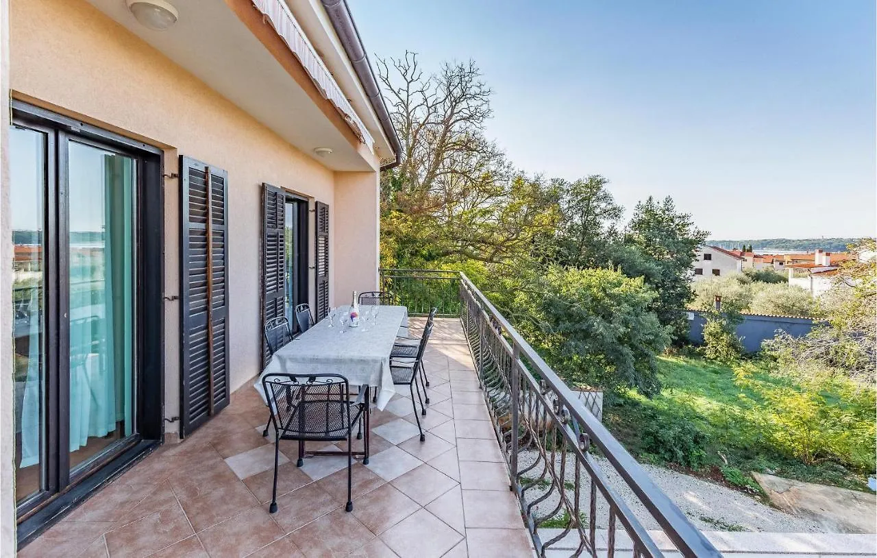 Gorgeous Apartment In Medulin With Kitchen