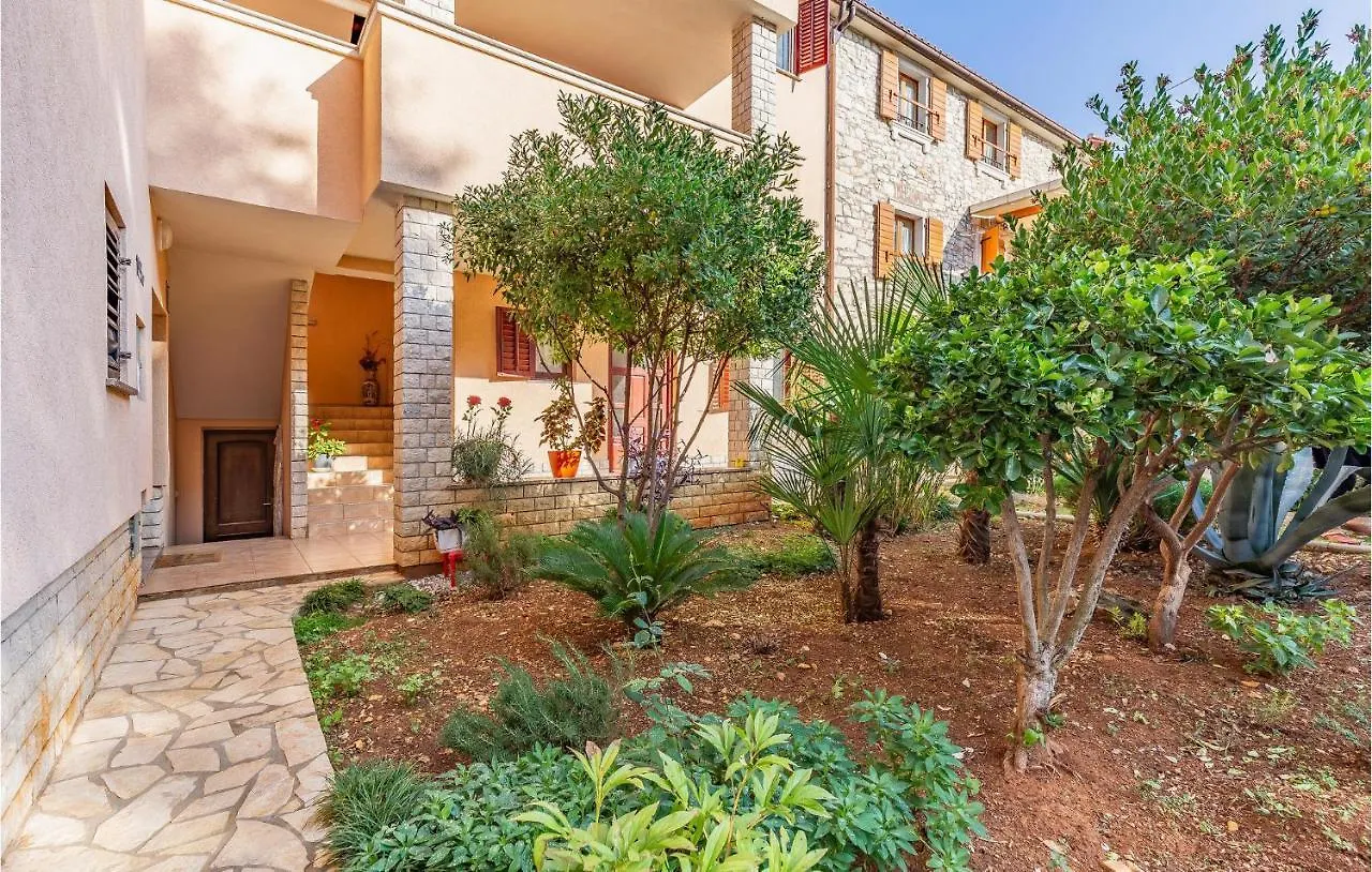 Gorgeous Apartment In Medulin With Kitchen