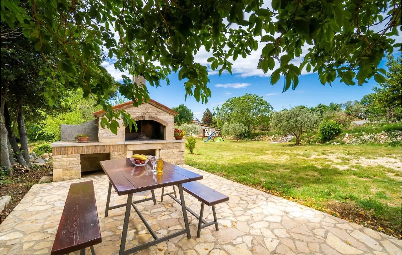 Gorgeous Apartment In Medulin With Kitchen Kroatië