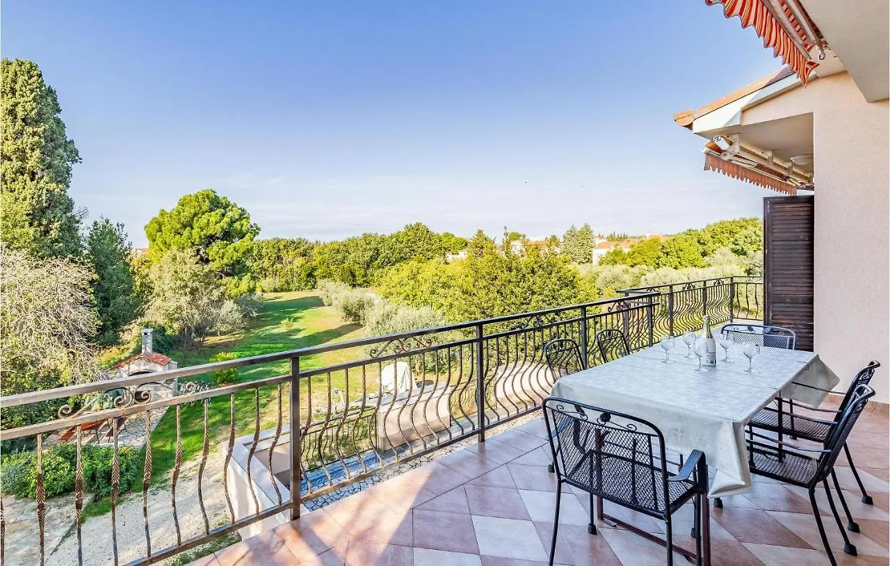 Gorgeous Apartment In Medulin With Kitchen