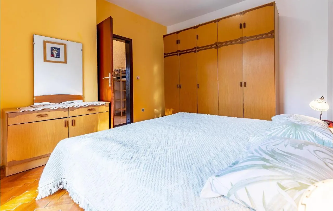Gorgeous Apartment In Medulin With Kitchen