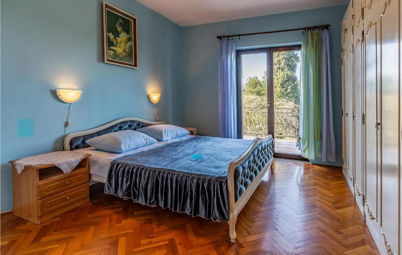 Gorgeous Apartment In Medulin With Kitchen Croatia
