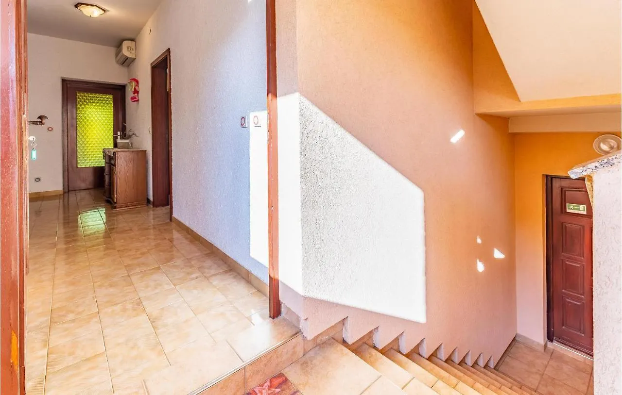 Gorgeous Apartment In Medulin With Kitchen