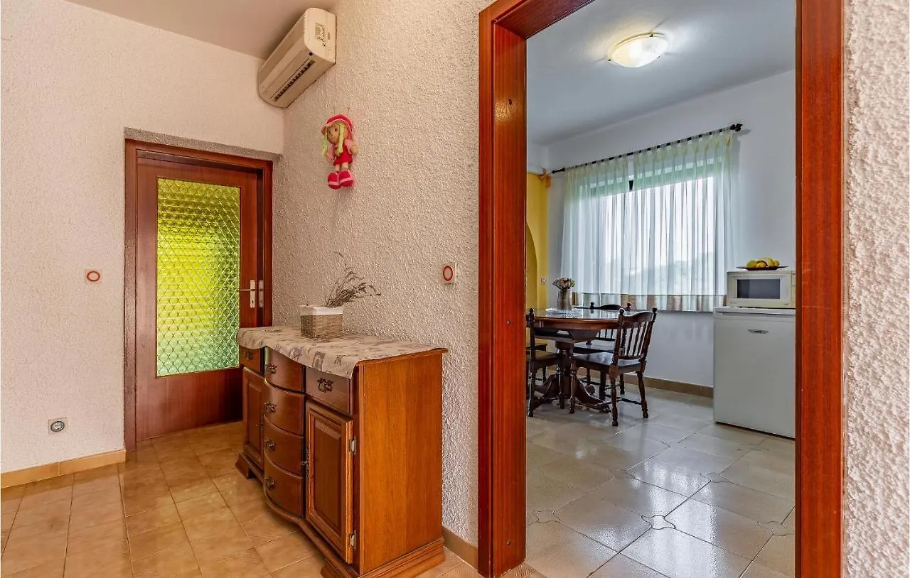 Gorgeous Apartment In Medulin With Kitchen