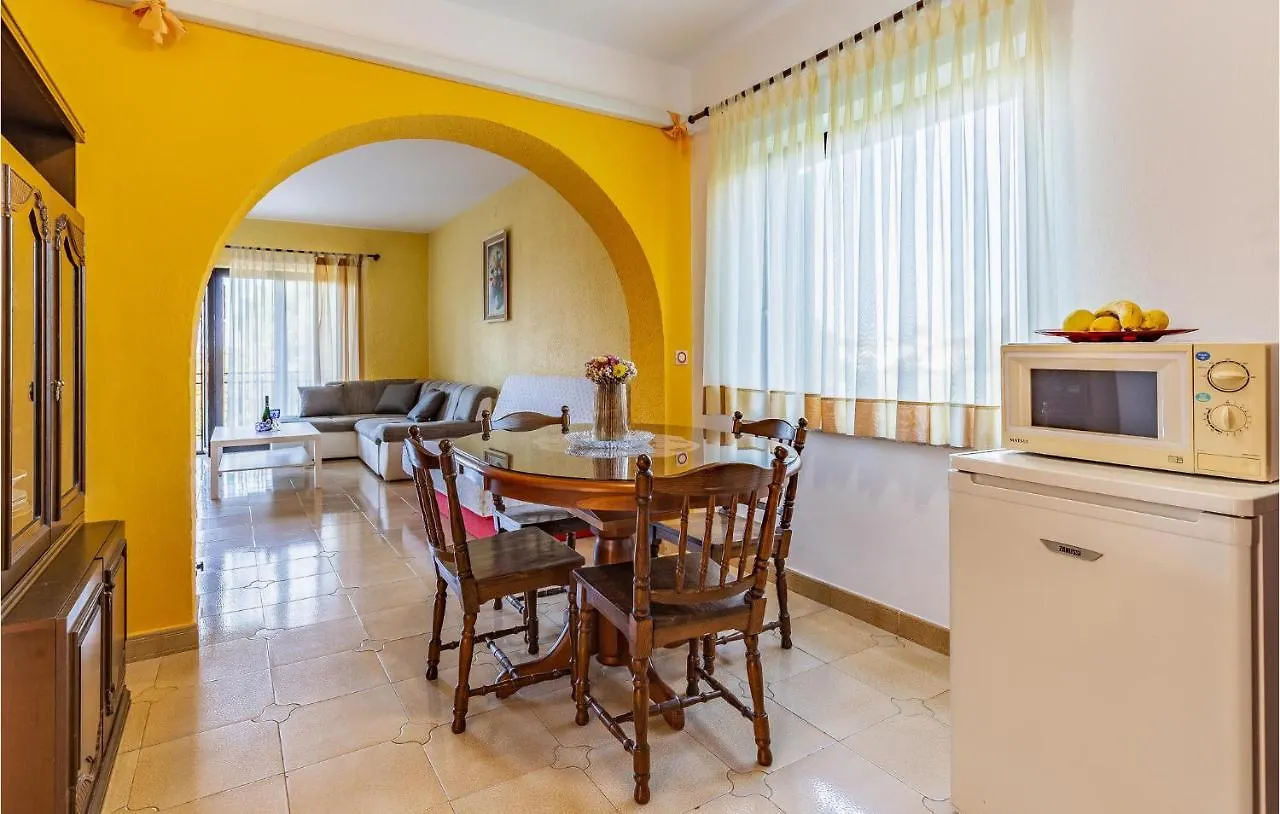 Gorgeous Apartment In Medulin With Kitchen
