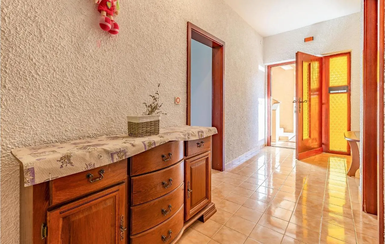 Gorgeous Apartment In Medulin With Kitchen