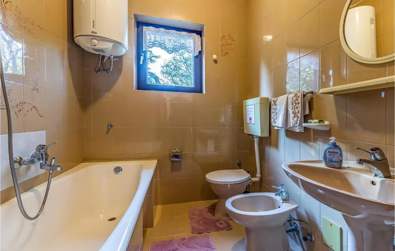 Gorgeous Apartment In Medulin With Kitchen